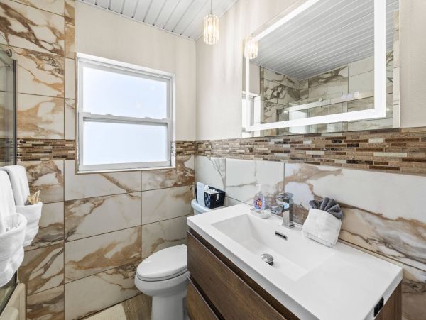 Clearwater Three Bedroom Vacation Home Sleeps Twelve