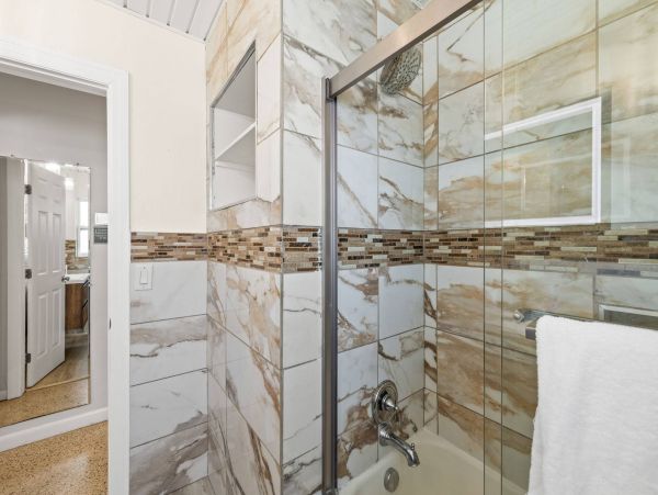 Clearwater Three Bedroom Vacation Home Sleeps Twelve