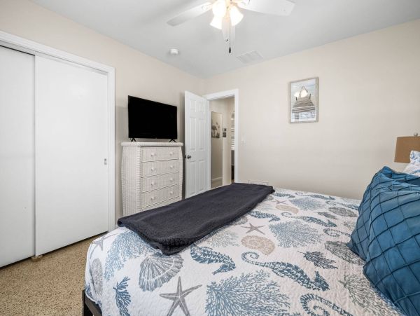 Clearwater Three Bedroom Vacation Home Sleeps Twelve