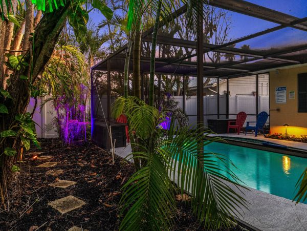 Clearwater Three Bedroom Vacation Home Sleeps Twelve