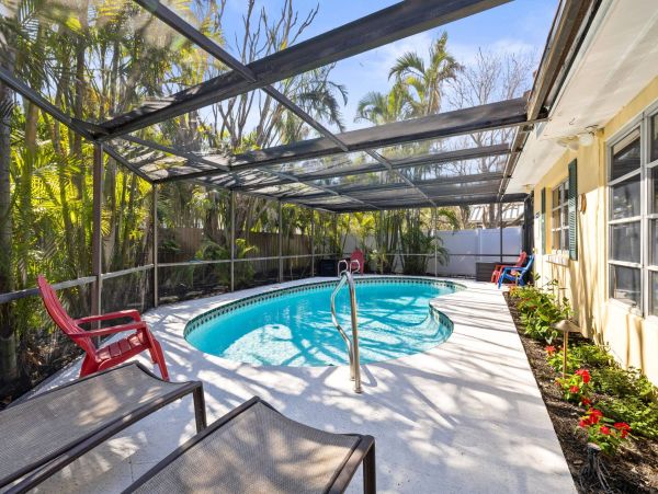 Clearwater Three Bedroom Vacation Home Sleeps Twelve