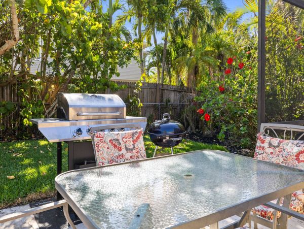 Clearwater Three Bedroom Vacation Home Sleeps Twelve