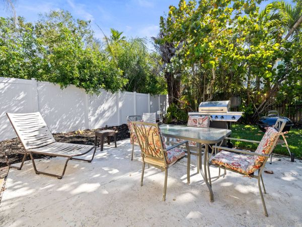 Clearwater Three Bedroom Vacation Home Sleeps Twelve