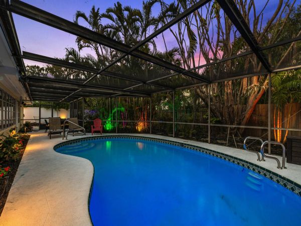 Clearwater Three Bedroom Vacation Home Sleeps Twelve