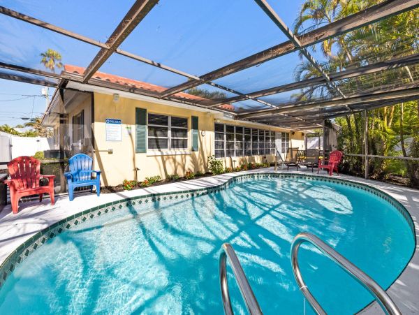 Clearwater Three Bedroom Vacation Home Sleeps Twelve