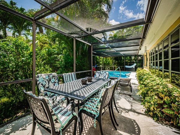 Clearwater Three Bedroom Vacation Home Sleeps Twelve