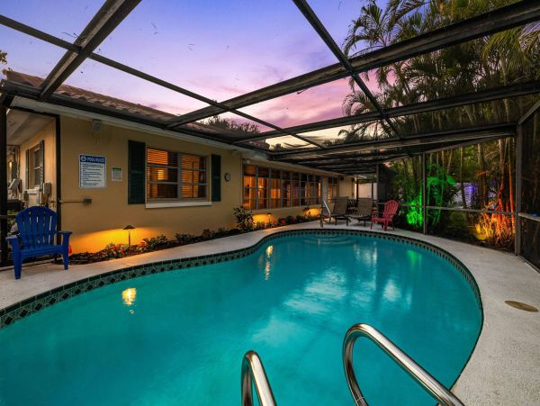 Clearwater Three Bedroom Vacation Home Sleeps Twelve