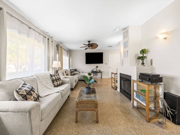 Clearwater Three Bedroom Vacation Home Sleeps Twelve
