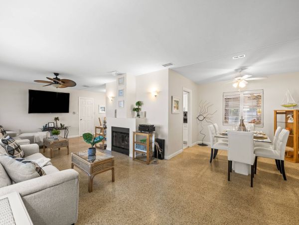 Clearwater Three Bedroom Vacation Home Sleeps Twelve
