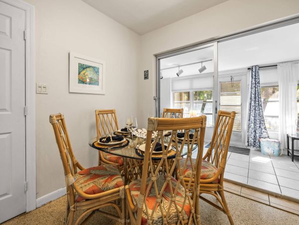 Clearwater Three Bedroom Vacation Home Sleeps Twelve