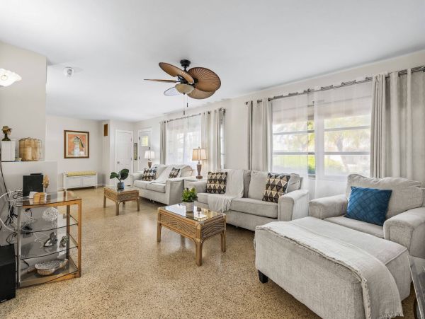 Clearwater Three Bedroom Vacation Home Sleeps Twelve