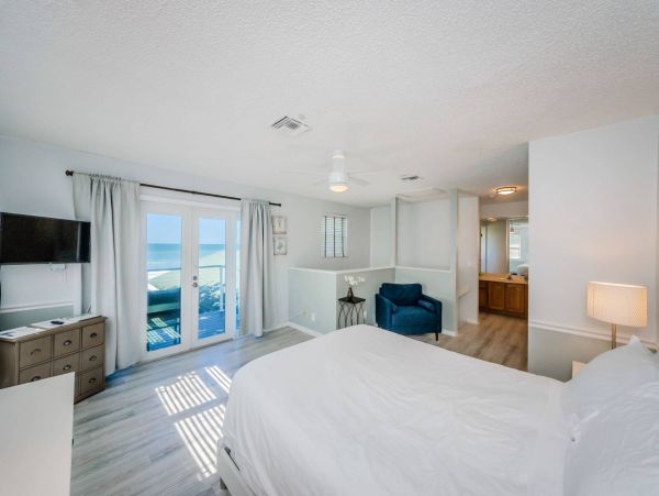 Beautiful 5 Bedroom Indian Rocks Beach Vacation Home