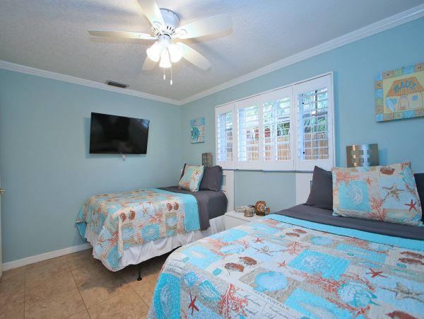 Beach Vacation Cottage in Indian Rocks with Private Pool