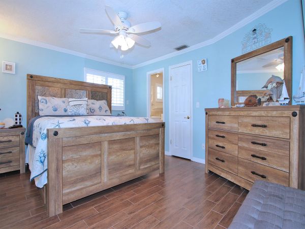 Beach Vacation Cottage in Indian Rocks with Private Pool