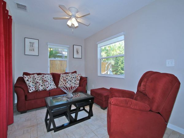 Beach Vacation Cottage in Indian Rocks with Private Pool