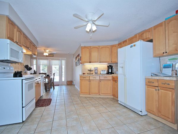 Beach Vacation Cottage in Indian Rocks with Private Pool