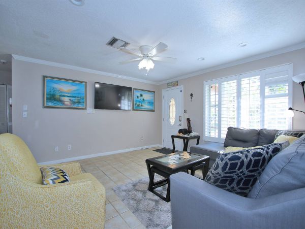 Beach Vacation Cottage in Indian Rocks with Private Pool