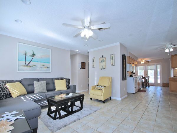 Beach Vacation Cottage in Indian Rocks with Private Pool