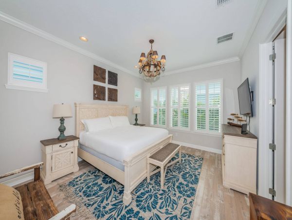 Redington Beach 4 Bedroom Home Walk to Beach