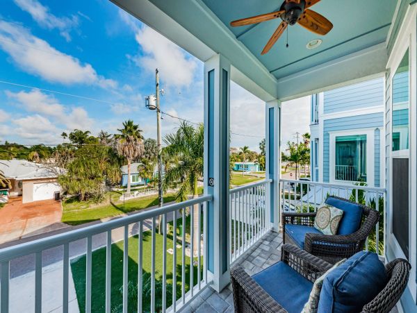 Redington Beach 4 Bedroom Home Walk to Beach