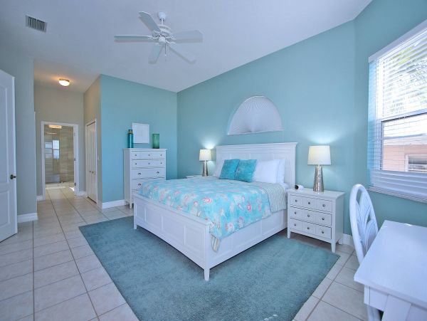 Beachfront Vacation Home in Treasure Island Sleeps 14 Guests