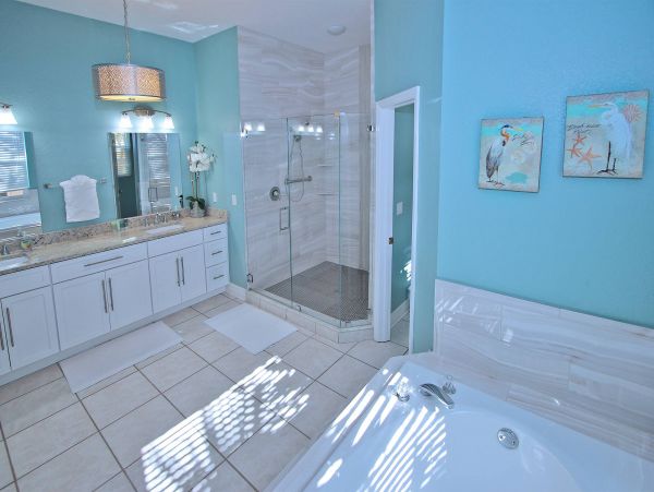 Beachfront Vacation Home in Treasure Island Sleeps 14 Guests