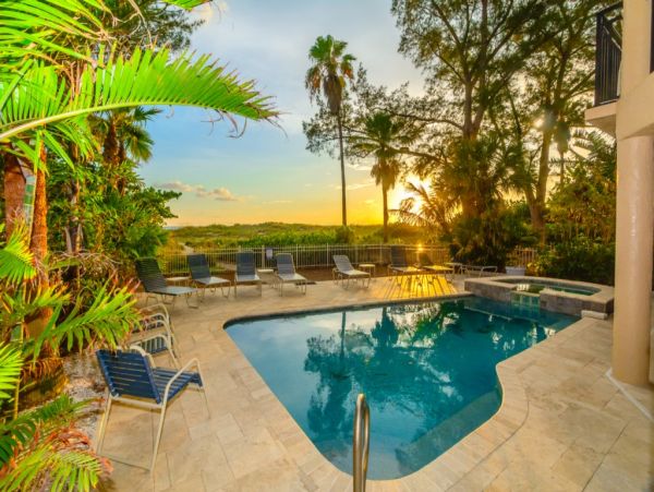 Beachfront Vacation Home in Treasure Island Sleeps 14 Guests