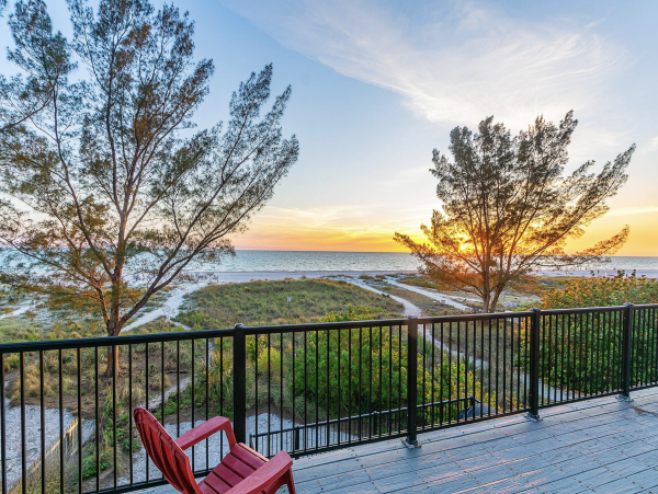 Treasure Island Beachfront Vacation Rental 5-Bedroom Home with Balconies & Pool Table