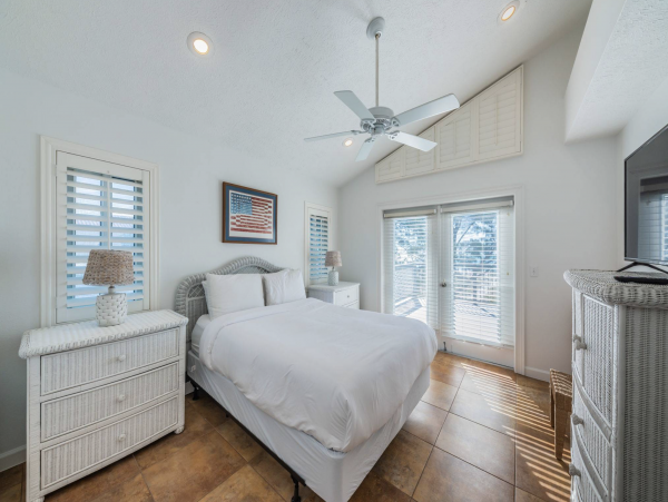Treasure Island Beachfront Vacation Rental 5-Bedroom Home with Balconies & Pool Table