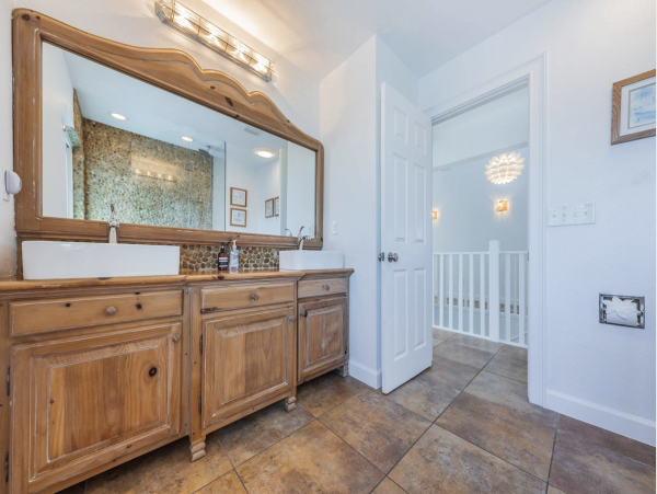 Treasure Island Beachfront Vacation Rental 5-Bedroom Home with Balconies & Pool Table