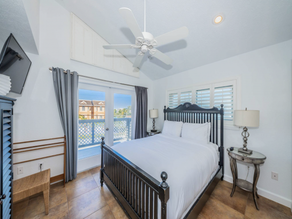 Treasure Island Beachfront Vacation Rental 5-Bedroom Home with Balconies & Pool Table