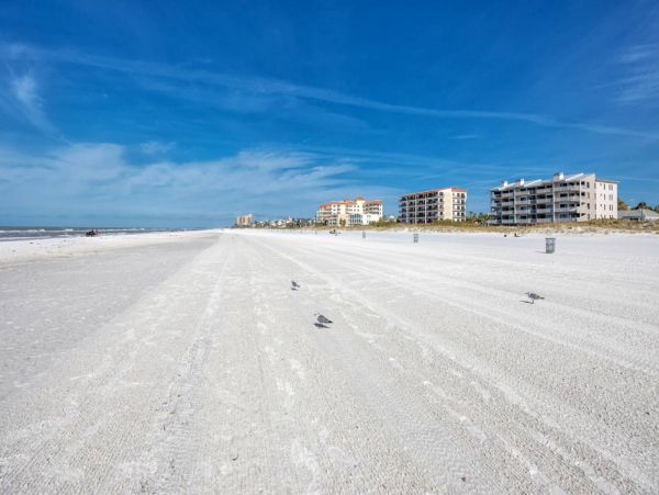 Beachfront Vacation Condo in Clearwater Beach Sleeps 8 Guests