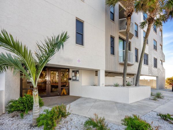Beachfront Vacation Condo in Clearwater Beach Sleeps 8 Guests