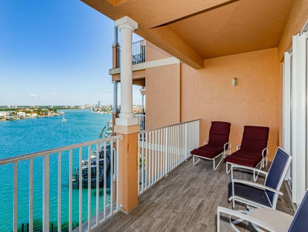 Clearwater Waterfront Vacation Condo Sleeps 10 Rare Find! Three Min Walk to the Sand!