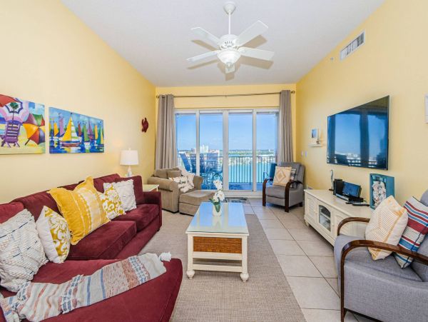 Clearwater Waterfront Vacation Condo Sleeps 10 Rare Find! Three Min Walk to the Sand!