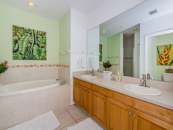 Clearwater Waterfront Vacation Condo Sleeps 10 Rare Find! Three Min Walk to the Sand!