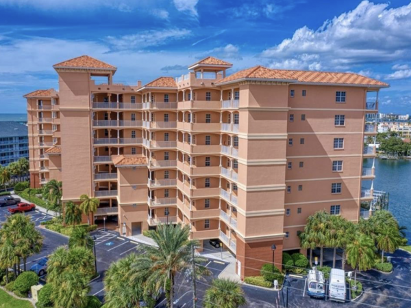 Clearwater Waterfront Vacation Condo Sleeps 10 Rare Find! Three Min Walk to the Sand!