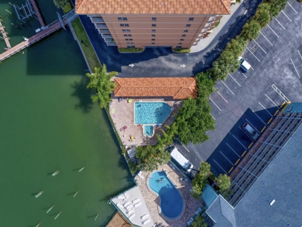 Clearwater Waterfront Vacation Condo Sleeps 10 Rare Find! Three Min Walk to the Sand!