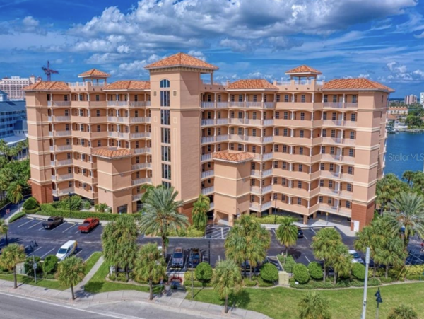 Clearwater Waterfront Vacation Condo Sleeps 10 Rare Find! Three Min Walk to the Sand!
