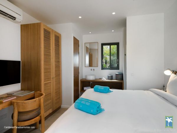 St. Barts Home 958116