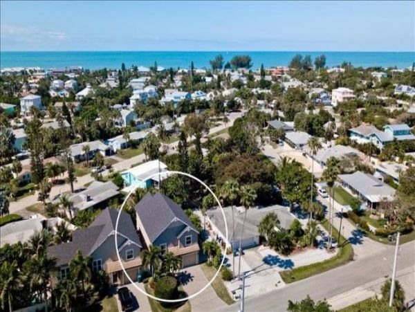 Three Bedroom Home with Private Pool on Anna Maria