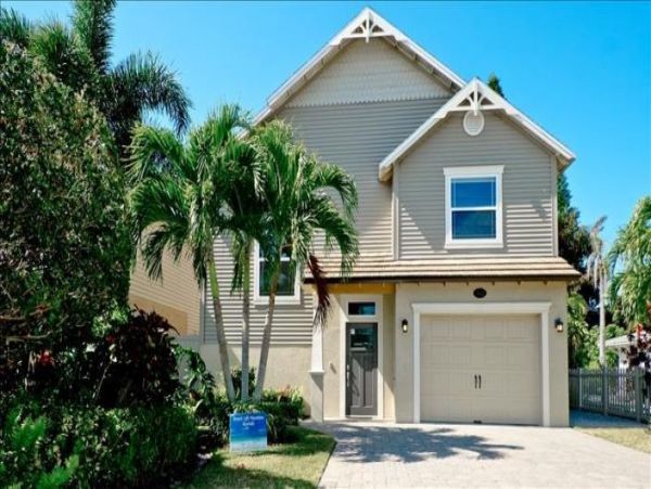 Three Bedroom Home with Private Pool on Anna Maria