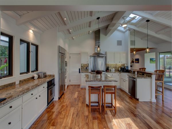 Charming 4 Bedroom Pool Vacation Rental with Ocean Views