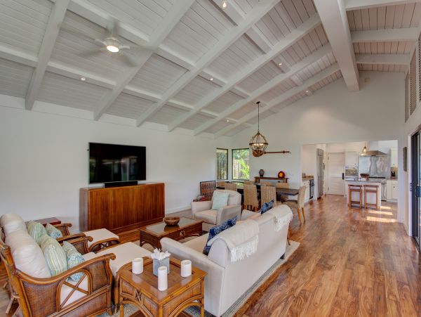 Charming 4 Bedroom Pool Vacation Rental with Ocean Views