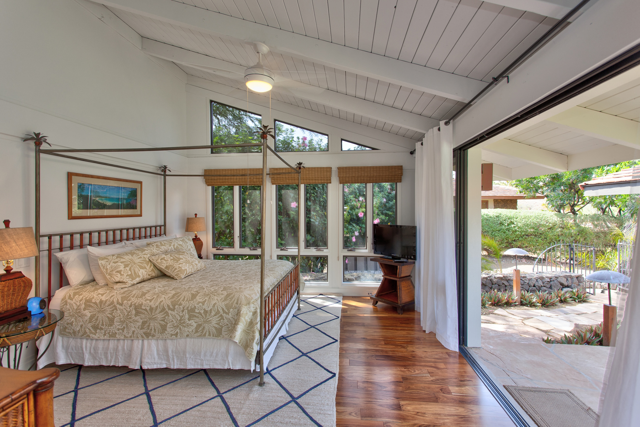 Charming 4 Bedroom Pool Vacation Rental with Ocean Views