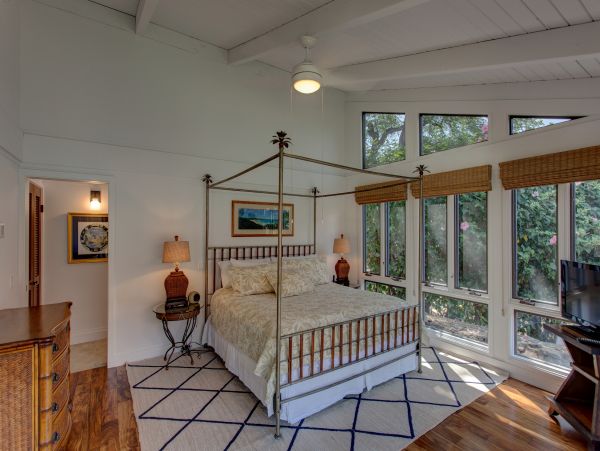 Charming 4 Bedroom Pool Vacation Rental with Ocean Views