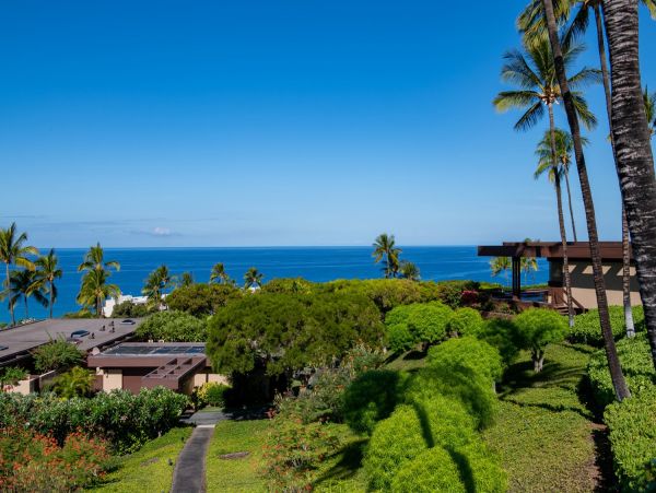 Waimea Luxury Two Bedroom Pool & Spa Home