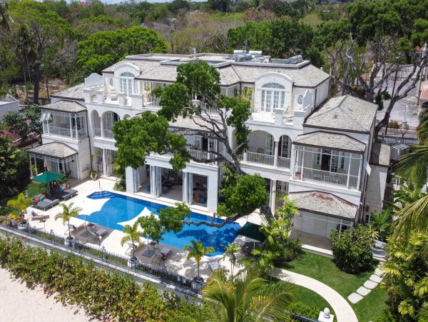 Luxury 9 Bedroom Vacation Villa with Amazing Amenities