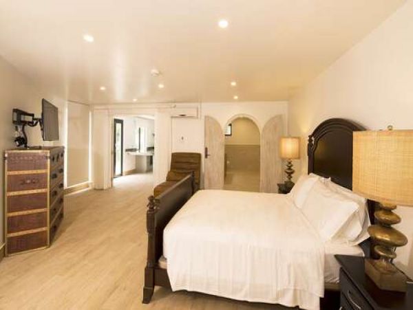 BARBADOS 8 BEDROOM VILLA