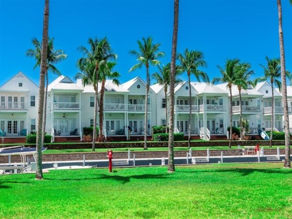 Direct Gulf Front End Unit Private Community in The Florida Keys